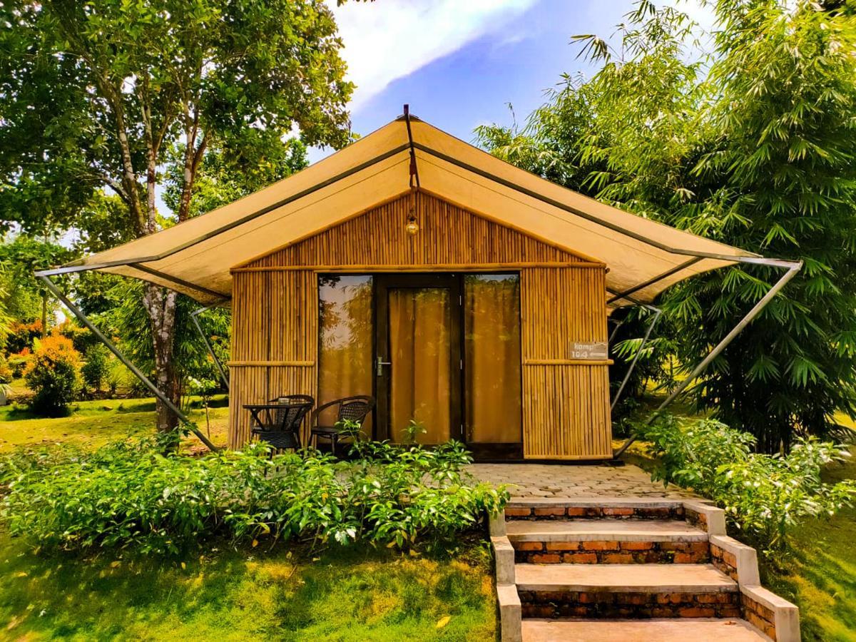 "D'Bamboo Kamp" Desa Wisata Ekang Lagoi Exteriör bild