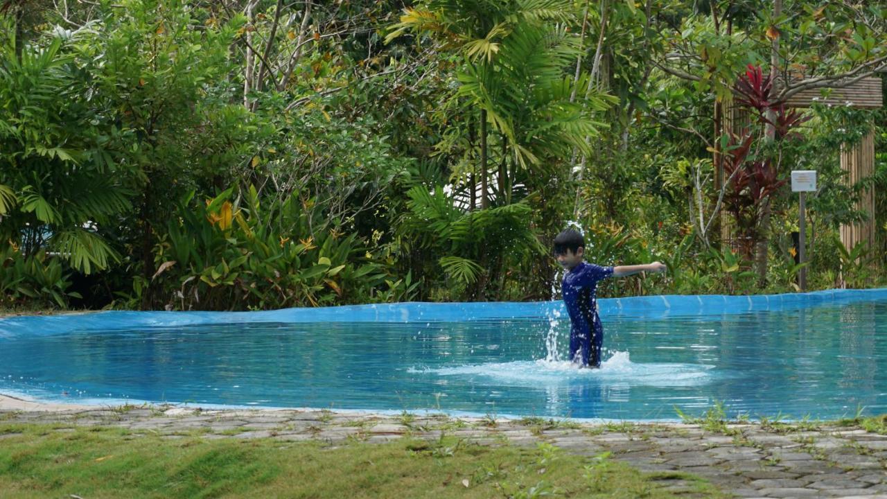 "D'Bamboo Kamp" Desa Wisata Ekang Lagoi Exteriör bild