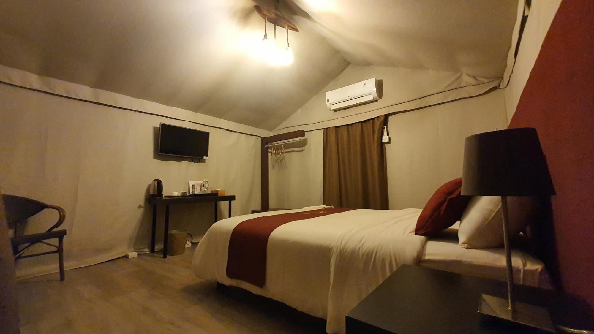 "D'Bamboo Kamp" Desa Wisata Ekang Lagoi Exteriör bild