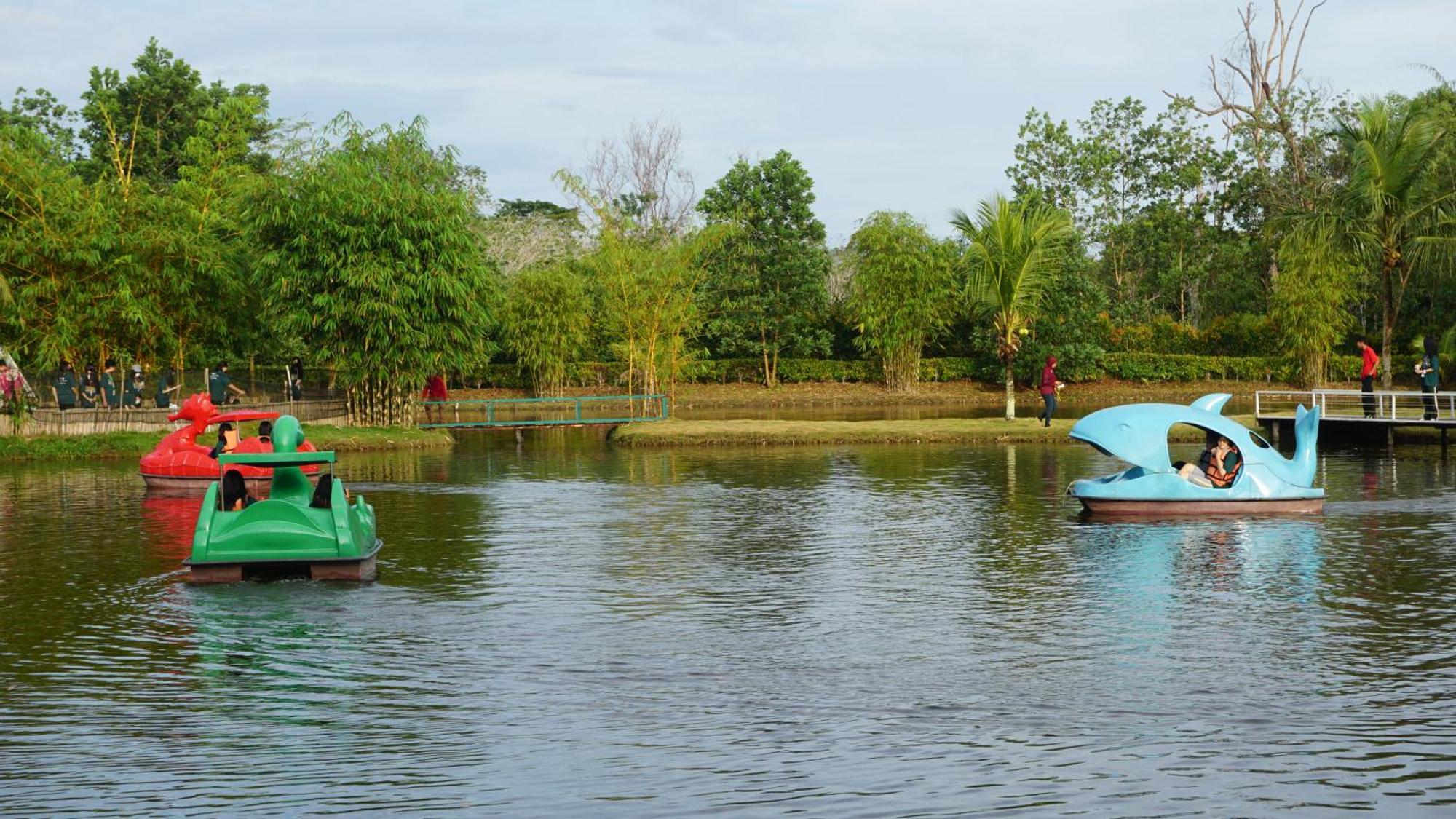 "D'Bamboo Kamp" Desa Wisata Ekang Lagoi Exteriör bild