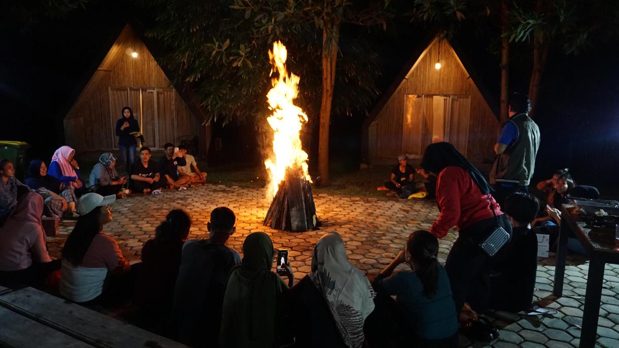 "D'Bamboo Kamp" Desa Wisata Ekang Lagoi Exteriör bild