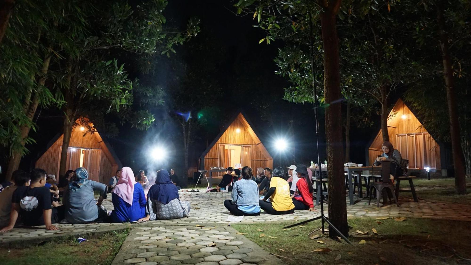 "D'Bamboo Kamp" Desa Wisata Ekang Lagoi Exteriör bild
