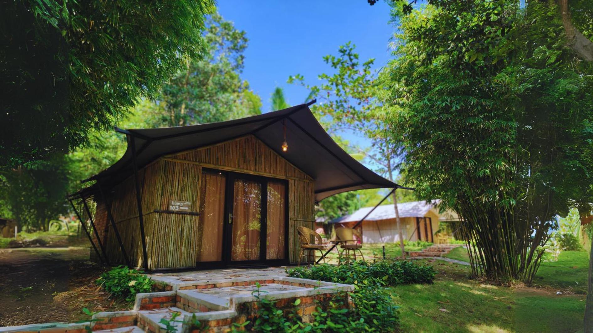 "D'Bamboo Kamp" Desa Wisata Ekang Lagoi Exteriör bild