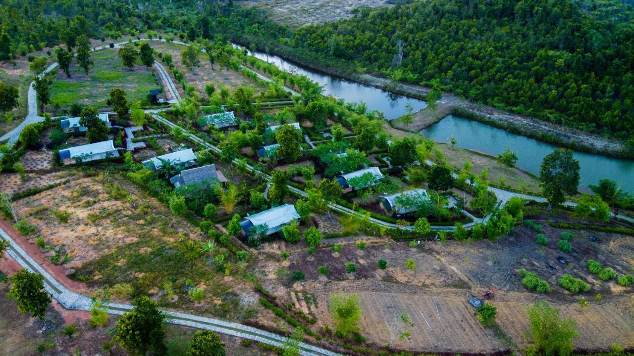 "D'Bamboo Kamp" Desa Wisata Ekang Lagoi Exteriör bild